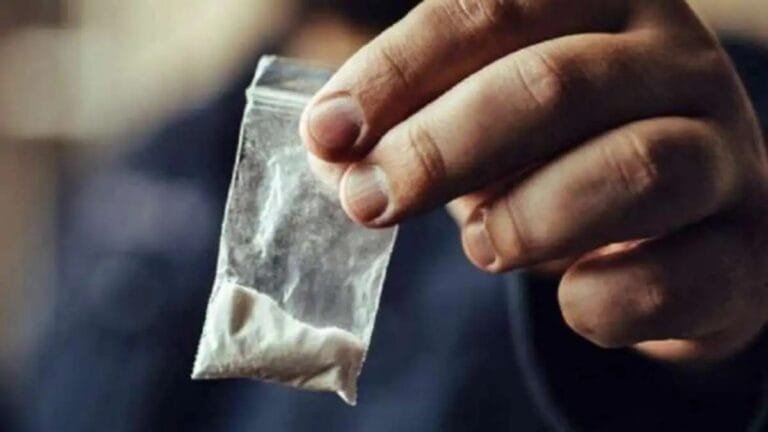 नेपाल में कथित ‘हुंडी’ लेनदेन और नशीले पदार्थ रखने के आरोप में तीन भारतीयों को गिरफ्तार किया गया नेपाल में कथित ‘हुंडी’ लेनदेन और नशीले पदार्थ रखने के आरोप में तीन भारतीयों को गिरफ्तार किया गया