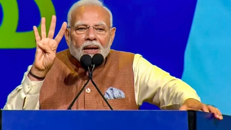 ‘सिर्फ कूटनीति नहीं, बल्कि दिल के बंधन भी भारत और कुवैत को जोड़ते हैं’: भारतीय प्रवासियों से पीएम मोदी ‘सिर्फ कूटनीति नहीं, बल्कि दिल के बंधन भी भारत और कुवैत को जोड़ते हैं’: भारतीय प्रवासियों से पीएम मोदी