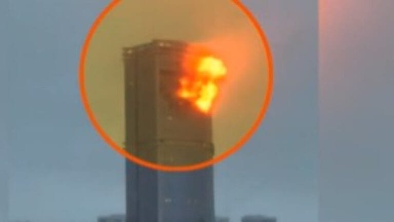 9/11 की शैली में यूक्रेनी ड्रोन, रूस के कज़ान में आवासीय भवनों में दुर्घटनाग्रस्त हो गए घड़ी 9/11 की शैली में यूक्रेनी ड्रोन, रूस के कज़ान में आवासीय भवनों में दुर्घटनाग्रस्त हो गए घड़ी
