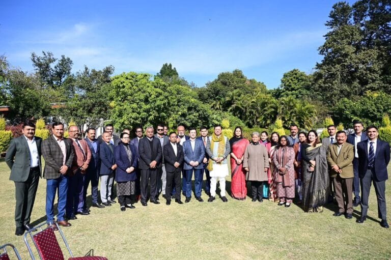 नववर्ष पर विधायकों व अधिकारियों ने की सीएम से भेंट, दी शुभकामनाएं नववर्ष पर विधायकों व अधिकारियों ने की सीएम से भेंट, दी शुभकामनाएं