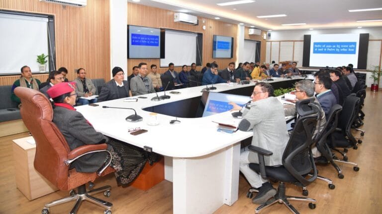 मुख्य सचिव ने विभागों को राजस्व प्राप्ति के निर्धारित लक्ष्यों को ससमय पूरा करने की हिदायत दी मुख्य सचिव ने विभागों को राजस्व प्राप्ति के निर्धारित लक्ष्यों को ससमय पूरा करने की हिदायत दी