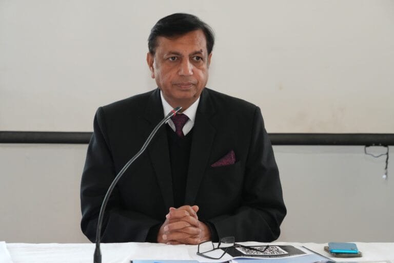 राज्य निर्वाचन आयुक्त ने ली प्रेक्षकों की बैठक, दिए जरूरी दिशा निर्देश राज्य निर्वाचन आयुक्त ने ली प्रेक्षकों की बैठक, दिए जरूरी दिशा निर्देश