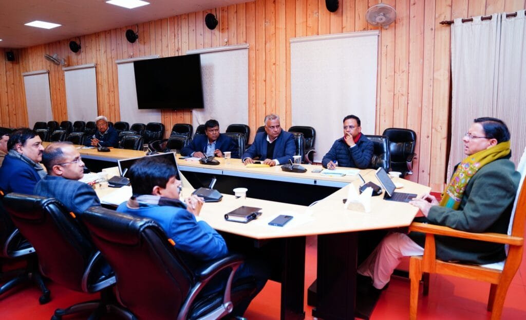 निजी बसों में सफर करने वाले यात्रियों को भी दुर्घटना बीमा का लाभ प्रदान करने के सीएम ने दिए निर्देश