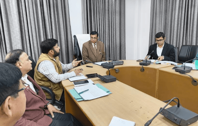 राज्य निर्वाचन आयुक्त ने मतदान एवं मतगणना तैयारियों की समीक्षा की राज्य निर्वाचन आयुक्त ने मतदान एवं मतगणना तैयारियों की समीक्षा की