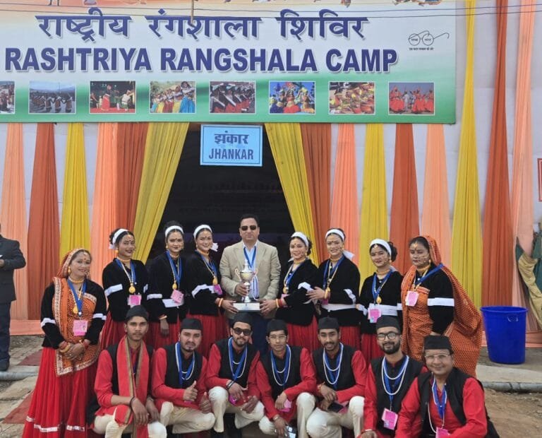 राष्ट्रीय रंगशाला शिविर में सांस्कृतिक कार्यक्रम में उत्तराखण्ड के झांकी के कलाकारों को मिला द्वितीय पुरस्कार राष्ट्रीय रंगशाला शिविर में सांस्कृतिक कार्यक्रम में उत्तराखण्ड के झांकी के कलाकारों को मिला द्वितीय पुरस्कार