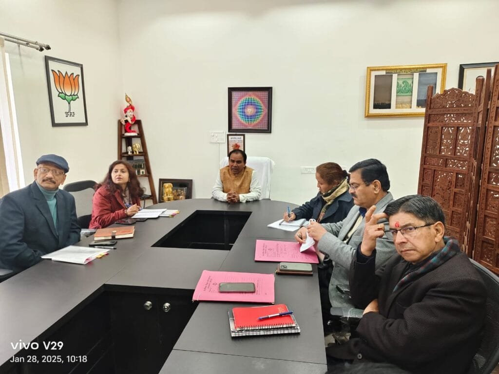 लम्बे समय से गैरहाजिर शिक्षकों पर होगी कार्रवाईः डॉ. धन सिंह रावत लम्बे समय से गैरहाजिर शिक्षकों पर होगी कार्रवाईः डॉ. धन सिंह रावत