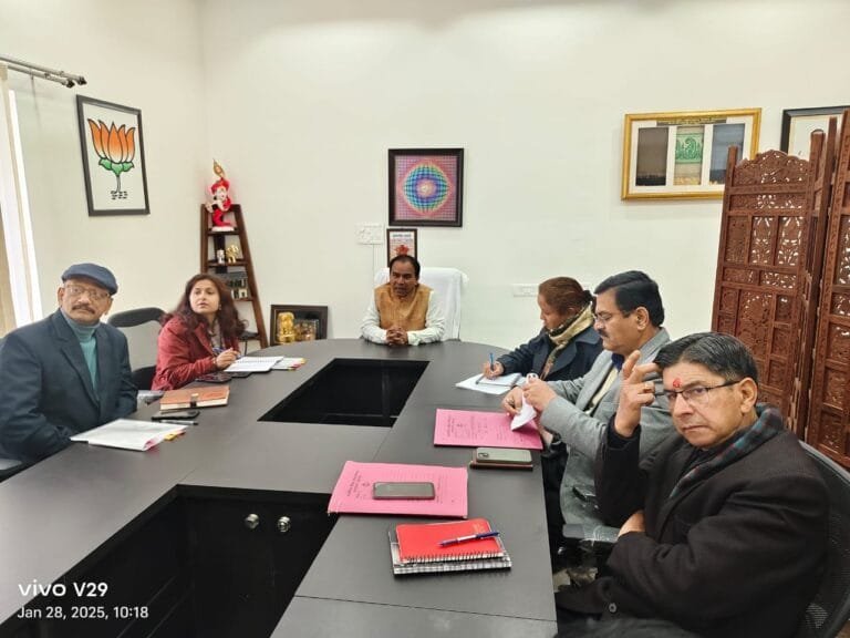 लम्बे समय से गैरहाजिर शिक्षकों पर होगी कार्रवाईः डॉ. धन सिंह रावत लम्बे समय से गैरहाजिर शिक्षकों पर होगी कार्रवाईः डॉ. धन सिंह रावत