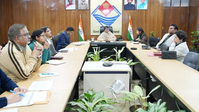 खुशियों की सवारी सेवा का उपयोग प्रसव के समय के साथ ही प्रसव पूर्व जांचों के लिए भी निशुल्कः मुख्य सचिव खुशियों की सवारी सेवा का उपयोग प्रसव के समय के साथ ही प्रसव पूर्व जांचों के लिए भी निशुल्कः मुख्य सचिव