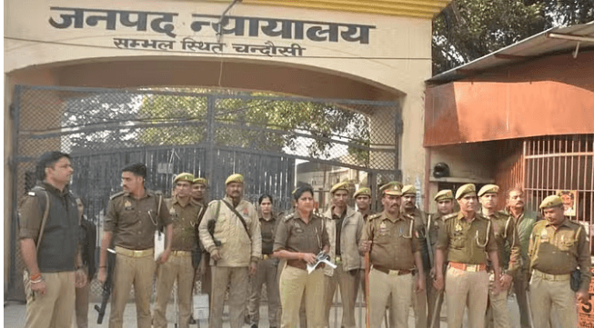 कोर्ट कमिश्नर ने दाखिल की संभल जामा मस्जिद की सर्वे रिपोर्ट, सील बंद लिफाफे की पेश कोर्ट कमिश्नर ने दाखिल की संभल जामा मस्जिद की सर्वे रिपोर्ट, सील बंद लिफाफे की पेश
