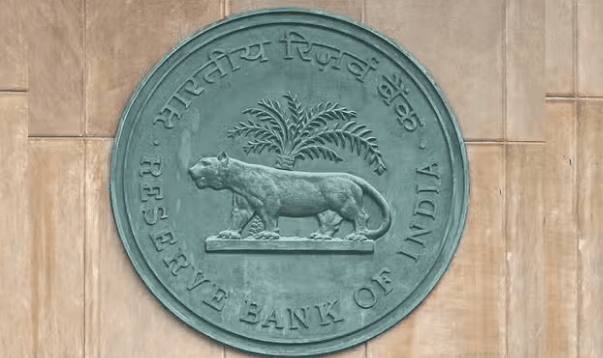 डिप्टी गवर्नरों के विभागों में फेरबदल, MD पात्रा का कार्यकाल खत्म होने पर RBI ने किया बदलाव डिप्टी गवर्नरों के विभागों में फेरबदल, MD पात्रा का कार्यकाल खत्म होने पर RBI ने किया बदलाव