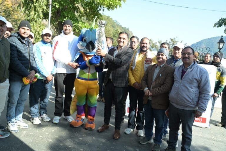 मशाल तेजस्विनी के कलक्ट्रेट पहुंचने पर डीएम ने किया स्वागत मशाल तेजस्विनी के कलक्ट्रेट पहुंचने पर डीएम ने किया स्वागत