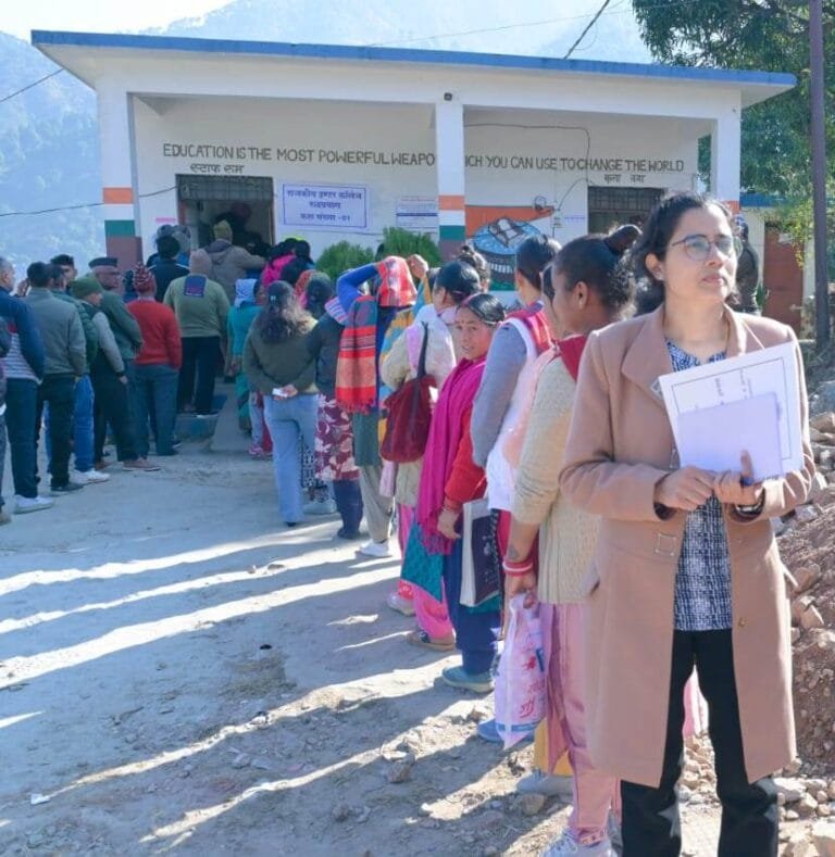 निकाय चुनावः 5405 प्रत्याशियों का भाग्य का फैसला मतपेटियों में बंद निकाय चुनावः 5405 प्रत्याशियों का भाग्य का फैसला मतपेटियों में बंद
