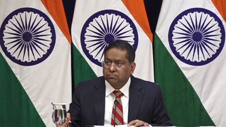 भारत ने मुइज्जू सरकार को उखाड़ फेंकने की ‘साजिश’ में नई दिल्ली की संलिप्तता का आरोप लगाने वाली अमेरिकी मीडिया रिपोर्ट को खारिज कर दिया भारत ने मुइज्जू सरकार को उखाड़ फेंकने की ‘साजिश’ में नई दिल्ली की संलिप्तता का आरोप लगाने वाली अमेरिकी मीडिया रिपोर्ट को खारिज कर दिया