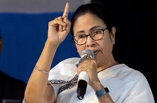 बांग्लादेशी आतंकियों को प्रवेश देकर बंगाल को अस्थिर करने की साजिश’, ममता का बीएसएफ पर बड़ा आरोप बांग्लादेशी आतंकियों को प्रवेश देकर बंगाल को अस्थिर करने की साजिश’, ममता का बीएसएफ पर बड़ा आरोप