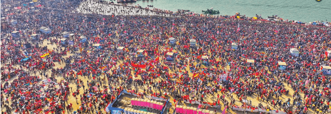 प्रयागराज महाकुंभ में भगदड़, 30 श्रद्धालुओं की मौत, मौनी अमावस्या स्नान के दौरान मंची भगदड़ प्रयागराज महाकुंभ में भगदड़, 30 श्रद्धालुओं की मौत, मौनी अमावस्या स्नान के दौरान मंची भगदड़