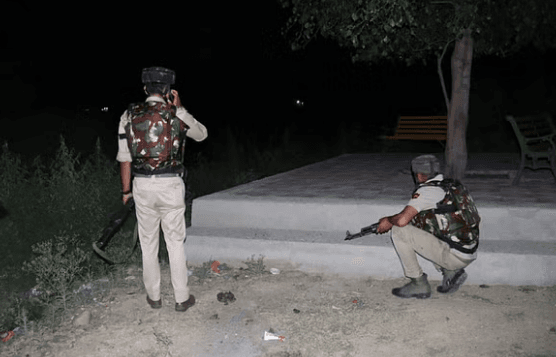 पुंछ में मुठभेड़: बड़ी घुसपैठ की कोशिश नाकाम, तीन आतंकियों को मारी गोली; तलाश जारी पुंछ में मुठभेड़: बड़ी घुसपैठ की कोशिश नाकाम, तीन आतंकियों को मारी गोली; तलाश जारी