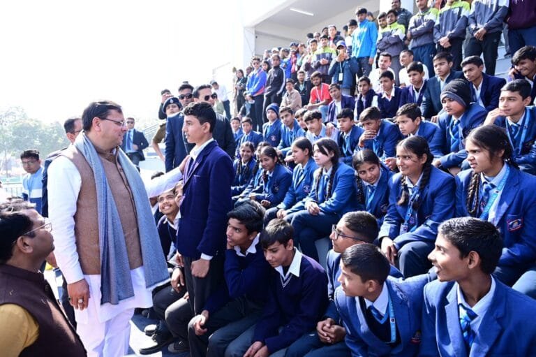 सीएम ने साइकिलिंग पदक विजेताओं को मेडल प्रदान किए सीएम ने साइकिलिंग पदक विजेताओं को मेडल प्रदान किए