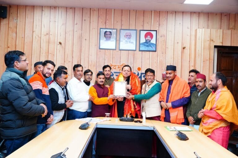 मुख्यमंत्री ने चार धाम यात्रा को और बेहतर बनाए जाने को सभी तीर्थ पुरोहितों के लिए सुझाव मुख्यमंत्री ने चार धाम यात्रा को और बेहतर बनाए जाने को सभी तीर्थ पुरोहितों के लिए सुझाव