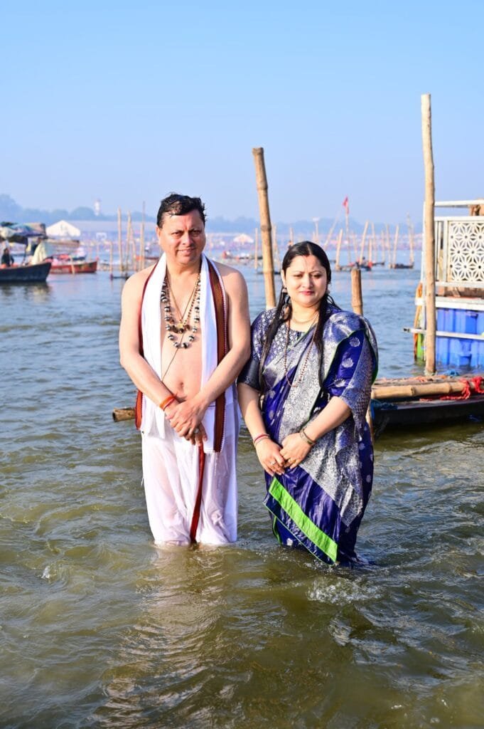 सीएम धामी ने महाकुंभ में त्रिवेणी संगम पर सपरिवार स्नान किया सीएम धामी ने महाकुंभ में त्रिवेणी संगम पर सपरिवार स्नान किया
