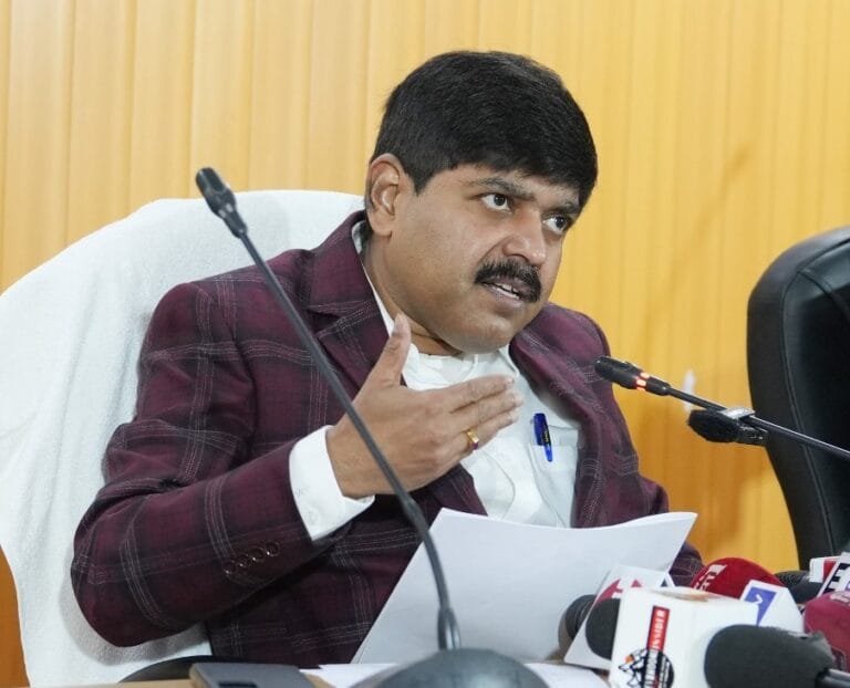 स्मार्ट मीटर से खत्म होंगी बिजली उपभोक्ताओं की शिकायतेंः डॉ. आर मीनाक्षी सुंदरम स्मार्ट मीटर से खत्म होंगी बिजली उपभोक्ताओं की शिकायतेंः डॉ. आर मीनाक्षी सुंदरम