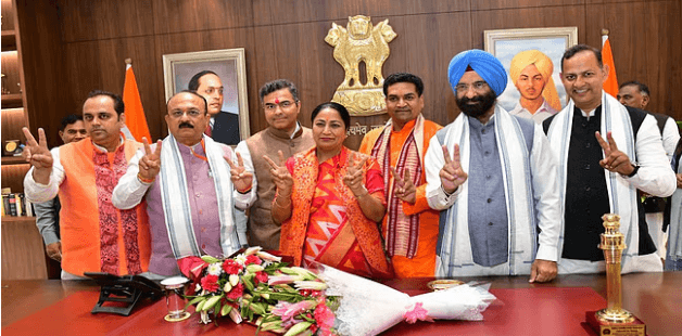 दिल्ली कैबिनेट की पहली बैठक, आयुष्मान को मंजूरी; CAG रिपोर्ट होगी पेश दिल्ली कैबिनेट की पहली बैठक, आयुष्मान को मंजूरी; CAG रिपोर्ट होगी पेश