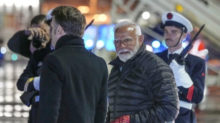 पीएम मोदी की फ्रांस लाइव अपडेट पर जाएँ: पीएम मोदी मैक्रोन के साथ माज़र्गस युद्ध कब्रिस्तान का दौरा करने के लिए पीएम मोदी की फ्रांस लाइव अपडेट पर जाएँ: पीएम मोदी मैक्रोन के साथ माज़र्गस युद्ध कब्रिस्तान का दौरा करने के लिए