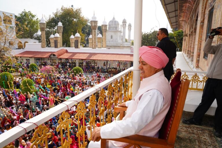 गुरु राम राय महाराज व श्रीमहंत देवेन्द्र दास महाराज के जयकारों से निहाल हुई संगतें गुरु राम राय महाराज व श्रीमहंत देवेन्द्र दास महाराज के जयकारों से निहाल हुई संगतें