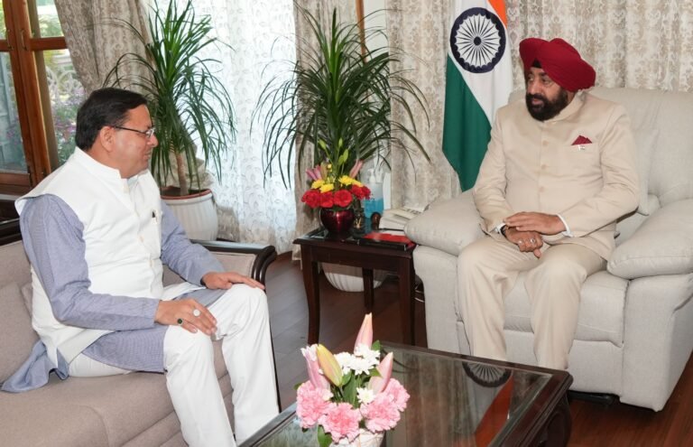 सीएम धामी ने राज्यपाल से की भेंट, समसामयिक विषयों पर हुई चर्चा सीएम धामी ने राज्यपाल से की भेंट, समसामयिक विषयों पर हुई चर्चा