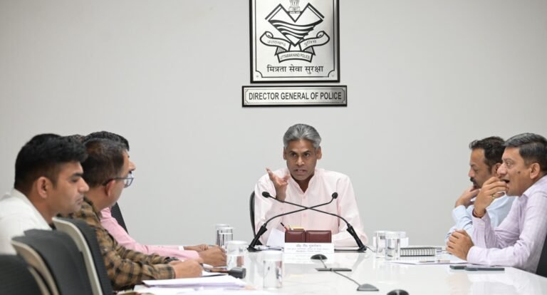 मनी ट्रेल के आधार पर अभियुक्तों के बैंक खातें करें फ्रीज और सम्पत्ति करें अटैचः एडीजीपी मनी ट्रेल के आधार पर अभियुक्तों के बैंक खातें करें फ्रीज और सम्पत्ति करें अटैचः एडीजीपी