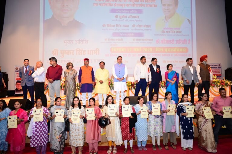 1232 नर्सिंग अधिकारियों को मुख्यमंत्री ने प्रदान किये नियुक्ति पत्र 1232 नर्सिंग अधिकारियों को मुख्यमंत्री ने प्रदान किये नियुक्ति पत्र