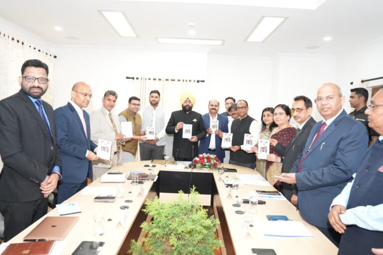 राज्यपाल ने “वन यूनिवर्सिटी वन रिसर्च” के अंतर्गत किए जा रहे शोध कार्यों व अन्य विषयों पर कुलपतियों के साथ की चर्चा राज्यपाल ने “वन यूनिवर्सिटी वन रिसर्च” के अंतर्गत किए जा रहे शोध कार्यों व अन्य विषयों पर कुलपतियों के साथ की चर्चा