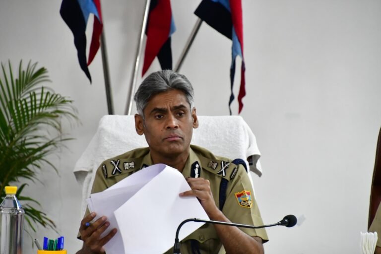 एडीजी ने हल्द्वानी में जनपद नैनीताल और ऊधमसिंहनगर के राजपत्रित अधिकारियों के साथ की अपराध समीक्षा बैठक एडीजी ने हल्द्वानी में जनपद नैनीताल और ऊधमसिंहनगर के राजपत्रित अधिकारियों के साथ की अपराध समीक्षा बैठक