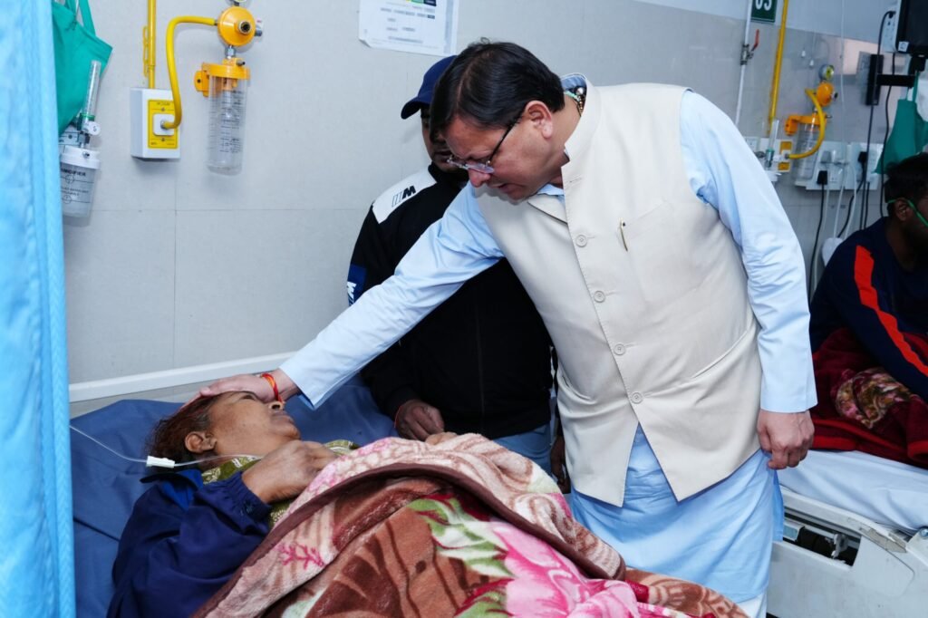 कुट्टू का आटा खाने से 100 से अधिक लोग बीमार, सीएम ने अस्पताल जाकर जाना हाल चाल कुट्टू का आटा खाने से 100 से अधिक लोग बीमार, सीएम ने अस्पताल जाकर जाना हाल चाल