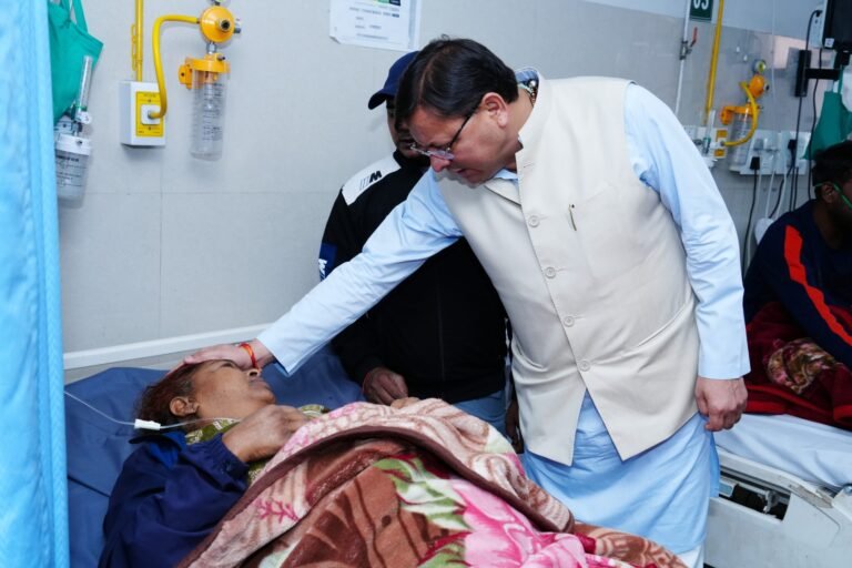 कुट्टू का आटा खाने से 100 से अधिक लोग बीमार, सीएम ने अस्पताल जाकर जाना हाल चाल कुट्टू का आटा खाने से 100 से अधिक लोग बीमार, सीएम ने अस्पताल जाकर जाना हाल चाल