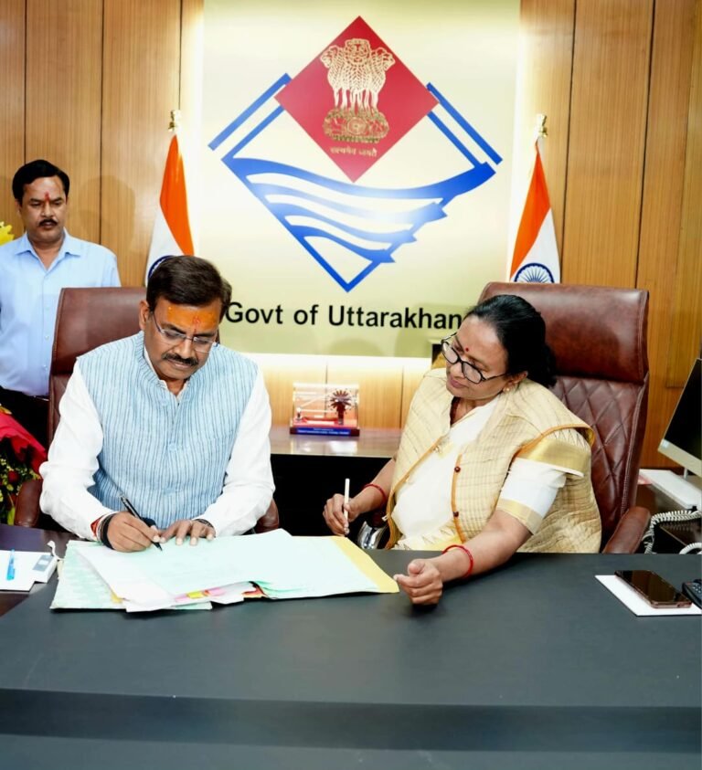 नवनियुक्त मुख्य सचिव आनन्द बर्द्धन ने पदभार ग्रहण किया नवनियुक्त मुख्य सचिव आनन्द बर्द्धन ने पदभार ग्रहण किया