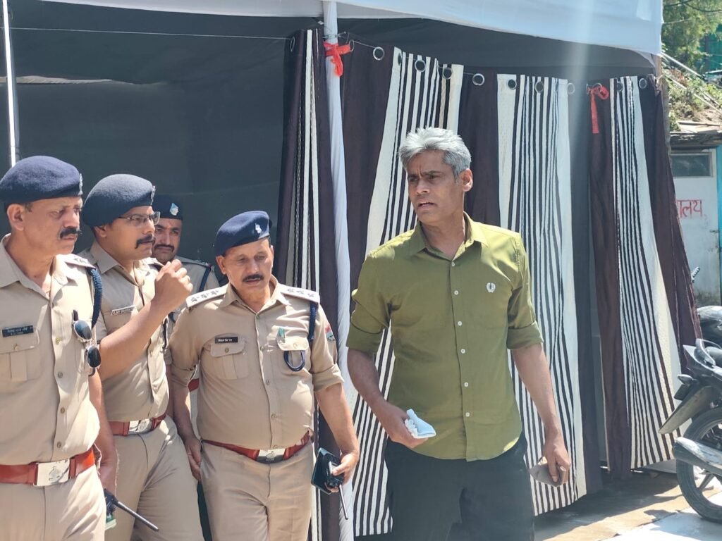 एडीजी ने की मां पूर्णागिरि मेले में यातायात, सुरक्षा एवं कानून व्यवस्था की समीक्षा एडीजी ने की मां पूर्णागिरि मेले में यातायात, सुरक्षा एवं कानून व्यवस्था की समीक्षा
