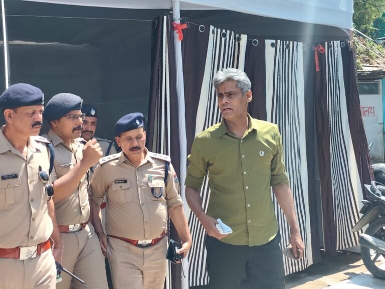 एडीजी ने की मां पूर्णागिरि मेले में यातायात, सुरक्षा एवं कानून व्यवस्था की समीक्षा एडीजी ने की मां पूर्णागिरि मेले में यातायात, सुरक्षा एवं कानून व्यवस्था की समीक्षा