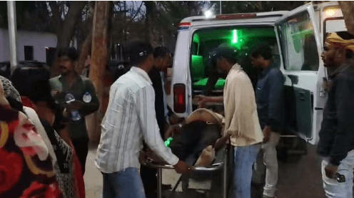 मेडिकल अस्पताल में पांच मरीजों की मौत पर हंगामा, डॉक्टर को बनाया बंधक मेडिकल अस्पताल में पांच मरीजों की मौत पर हंगामा, डॉक्टर को बनाया बंधक