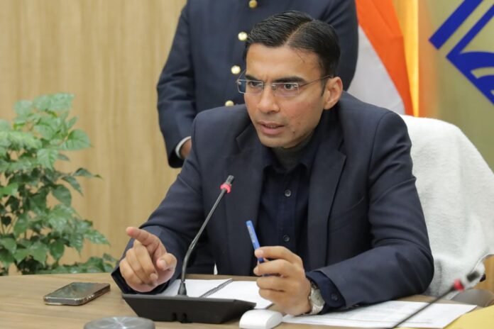 जीवन रक्षा समिति के निर्णय, अपने-आप में परिपूर्णः डीएम जीवन रक्षा समिति के निर्णय, अपने-आप में परिपूर्णः डीएम