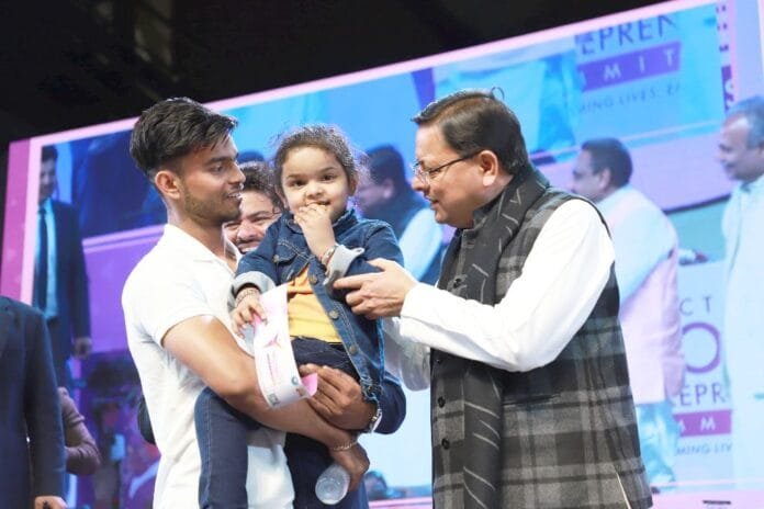 देश के विकास में महिलाओं का महत्वपूर्ण योगदानः सीएम धामी देश के विकास में महिलाओं का महत्वपूर्ण योगदानः सीएम धामी