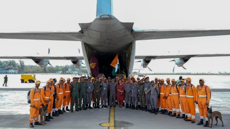 म्यांमार: भारत की आपातकालीन सहायता की पहली खेप भंग भूकंप के बाद यांगून तक पहुंचती है म्यांमार: भारत की आपातकालीन सहायता की पहली खेप भंग भूकंप के बाद यांगून तक पहुंचती है
