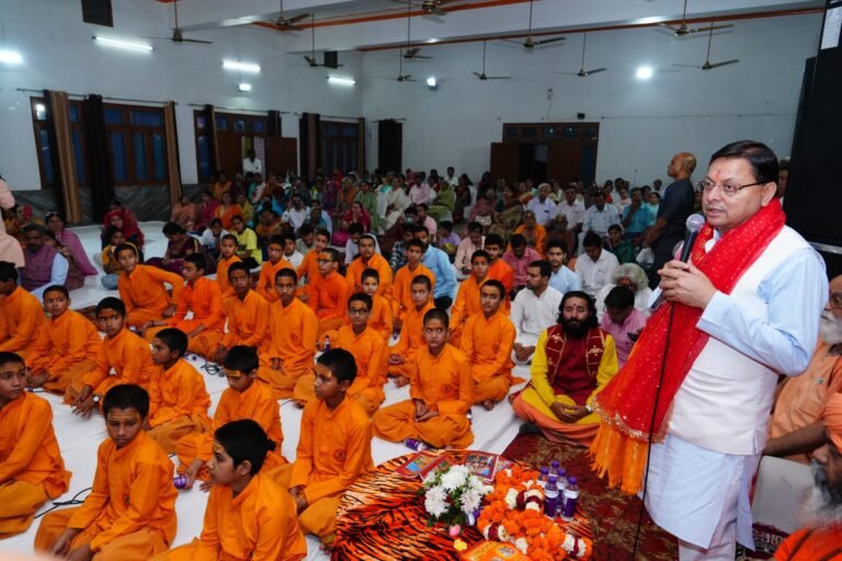 चारधाम यात्रा पर उत्तराखंड आने वाले श्रद्धालुओं की सुरक्षा एवं सुविधा हमारी सबसे बड़ी प्राथमिकताः सीएम धामी चारधाम यात्रा पर उत्तराखंड आने वाले श्रद्धालुओं की सुरक्षा एवं सुविधा हमारी सबसे बड़ी प्राथमिकताः सीएम धामी