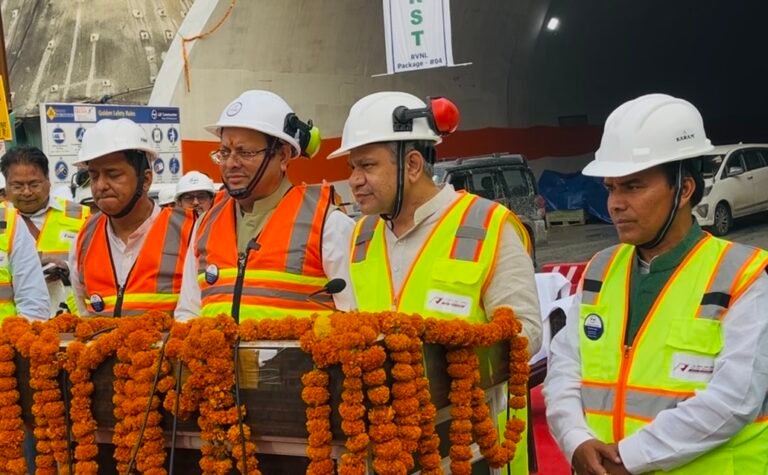 जानसू रेल टनल का ब्रेकथ ऐतिहासिकः केंद्रीय मंत्री अश्विनी वैष्णव जानसू रेल टनल का ब्रेकथ ऐतिहासिकः केंद्रीय मंत्री अश्विनी वैष्णव