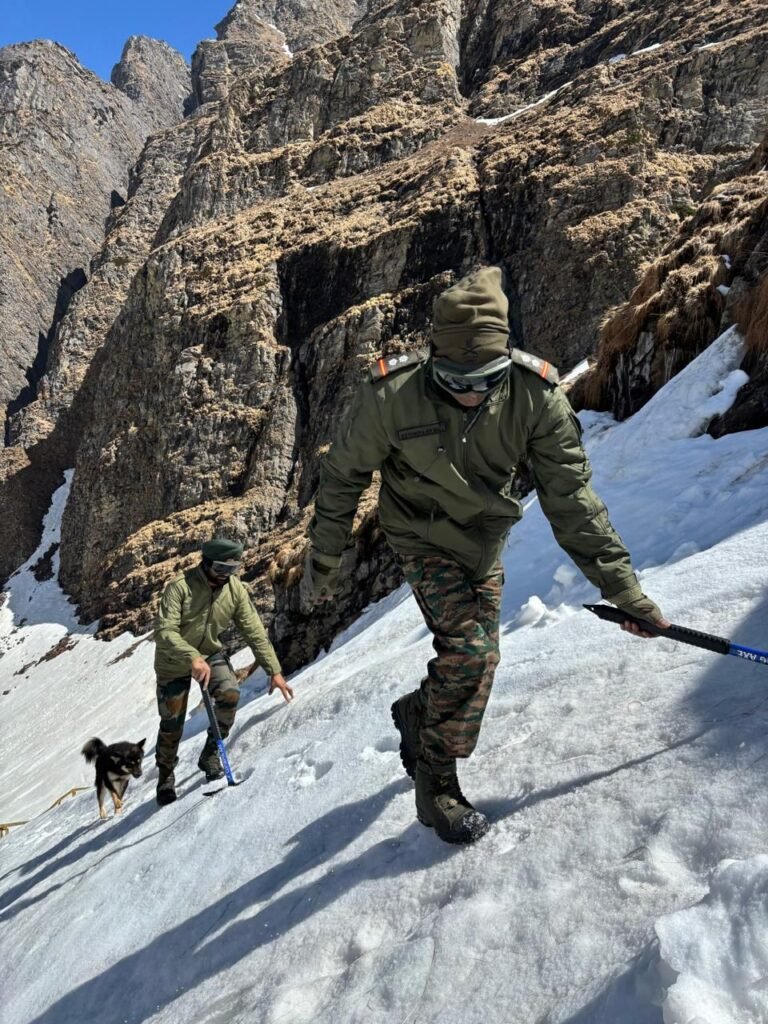 सेना की टुकड़ी शीघ्र शुरू करेगी हेमकुंड साहिब मार्ग से बर्फ हटाने का कार्य सेना की टुकड़ी शीघ्र शुरू करेगी हेमकुंड साहिब मार्ग से बर्फ हटाने का कार्य