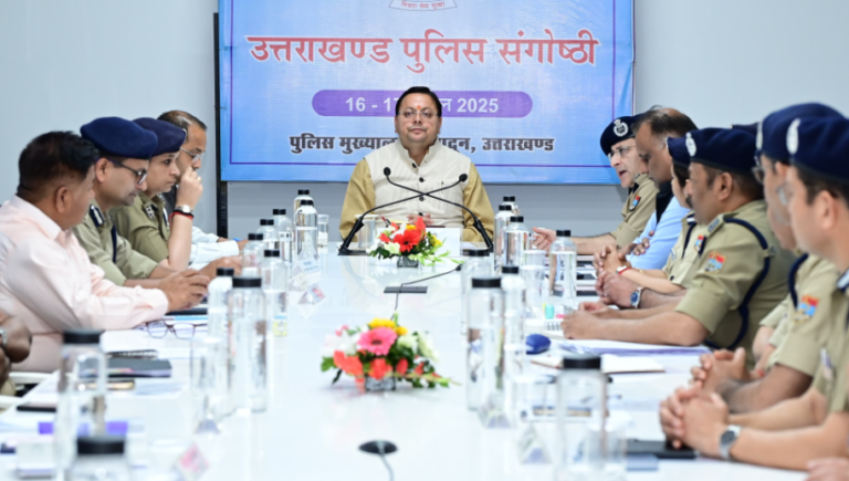 सीएम धामी ने विदेशी घुसपैठियों के खिलाफ प्रशासन के साथ मिलकर एक व्यापक ड्राइव चलाकर तत्काल कठोर कार्यवाही के निर्देश दिए सीएम धामी ने विदेशी घुसपैठियों के खिलाफ प्रशासन के साथ मिलकर एक व्यापक ड्राइव चलाकर तत्काल कठोर कार्यवाही के निर्देश दिए