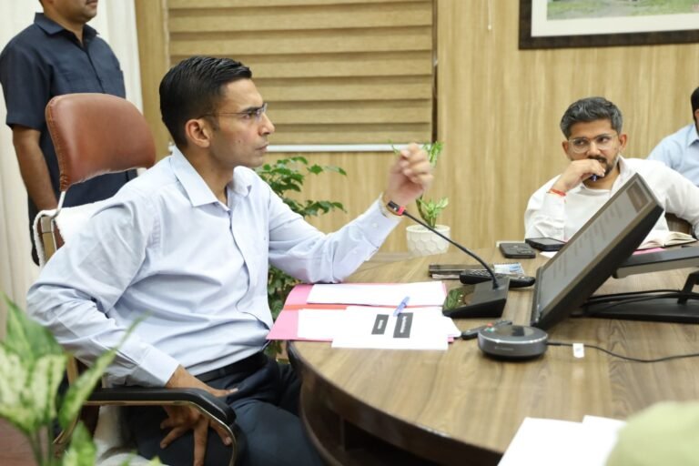 स्कूल में फुल ड्रेस सहित बुलाएं बच्चे, मुख्य शिक्षा अधिकारी को आदेश का परिपालन के दिए निर्देश स्कूल में फुल ड्रेस सहित बुलाएं बच्चे, मुख्य शिक्षा अधिकारी को आदेश का परिपालन के दिए निर्देश