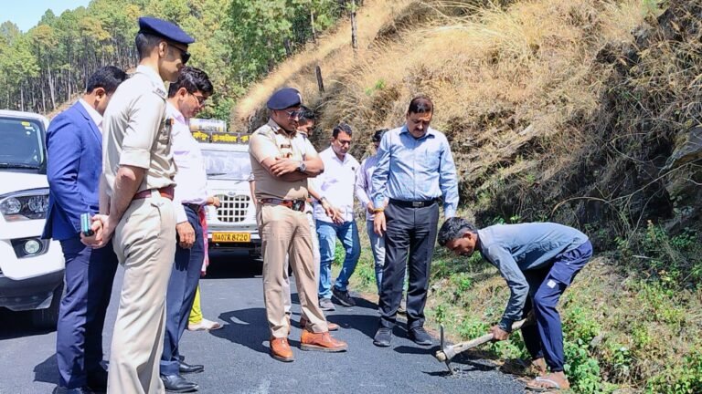 सकुशल चारधाम यात्रा के लिए सभी विभागों को मिलकर करना है कार्यः गढ़वाल आयुक्त सकुशल चारधाम यात्रा के लिए सभी विभागों को मिलकर करना है कार्यः गढ़वाल आयुक्त