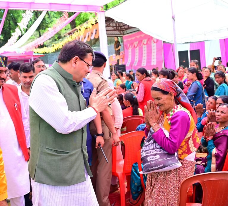 स्वतंत्रता सेनानियों और शहीदों के परिवारों के प्रति उत्तराखंड सरकार समर्पितः मुख्यमंत्री स्वतंत्रता सेनानियों और शहीदों के परिवारों के प्रति उत्तराखंड सरकार समर्पितः मुख्यमंत्री