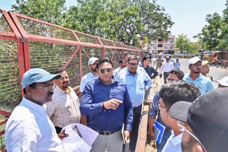 कुंभ और चारधाम यात्रा की तैयारियों में जुटी धामी सरकार, सचिव डॉ. राजेश कुमार ने किया हरिद्वार, ऋषिकेश में कई जगहों का स्थलीय निरीक्षण कुंभ और चारधाम यात्रा की तैयारियों में जुटी धामी सरकार, सचिव डॉ. राजेश कुमार ने किया हरिद्वार, ऋषिकेश में कई जगहों का स्थलीय निरीक्षण