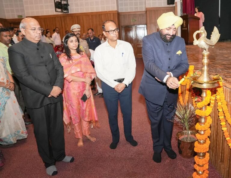 राज्यपाल ने किया ‘स्कूल डैश-बोर्ड’ का लोकार्पण राज्यपाल ने किया ‘स्कूल डैश-बोर्ड’ का लोकार्पण